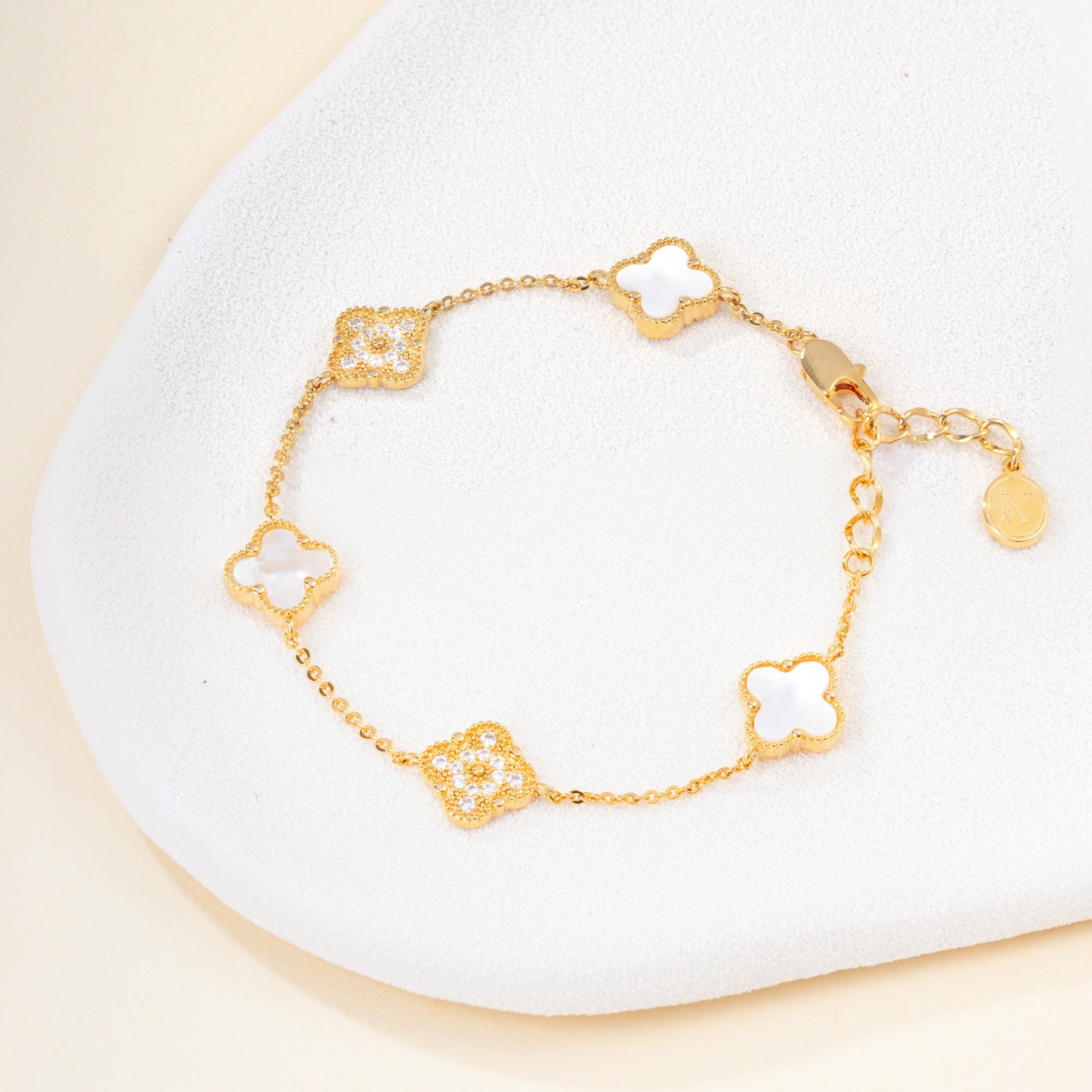 Eterna Clover Bracelet Main image